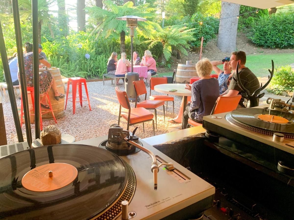 The Warby, Where Mid-Century Style Meets The Mountains Warburton Εξωτερικό φωτογραφία