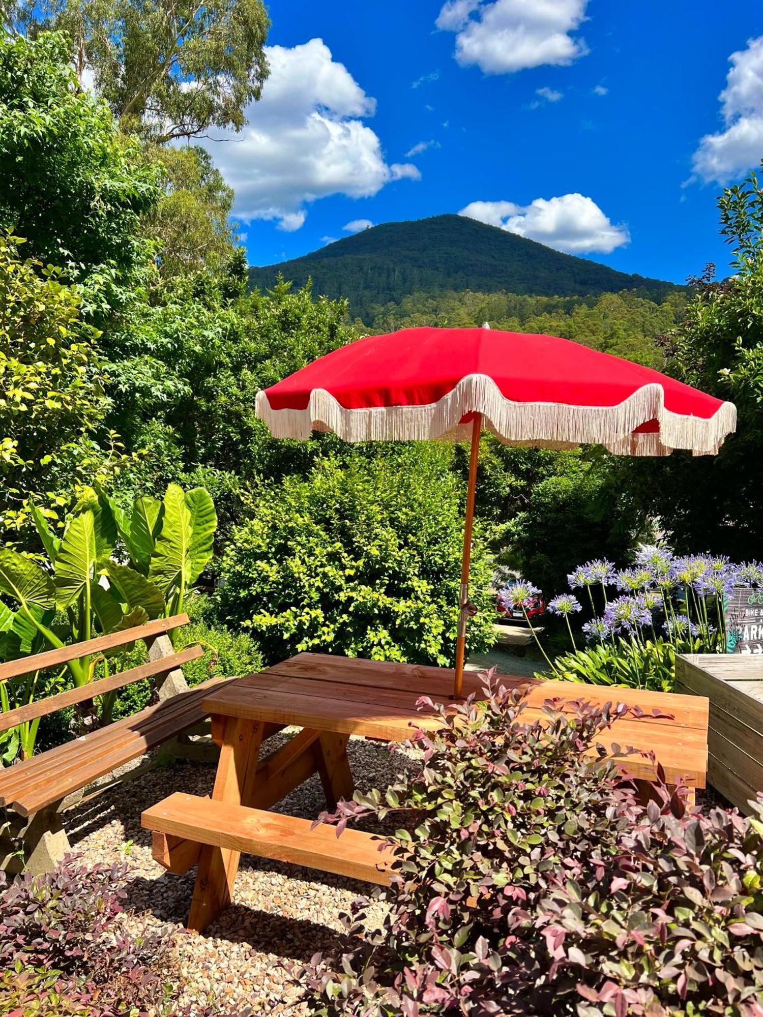 The Warby, Where Mid-Century Style Meets The Mountains Warburton Εξωτερικό φωτογραφία